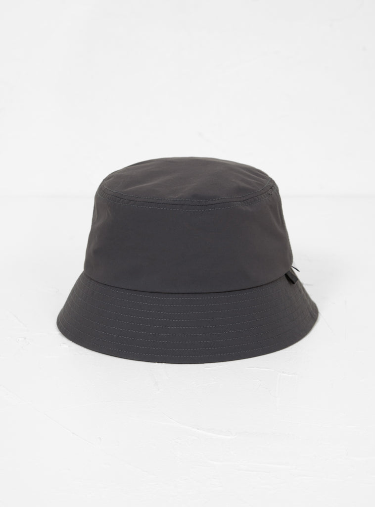 Tech GORE-TEX Bucket Hat Charcoal by Daiwa Pier39 | Couverture & The Garbstore