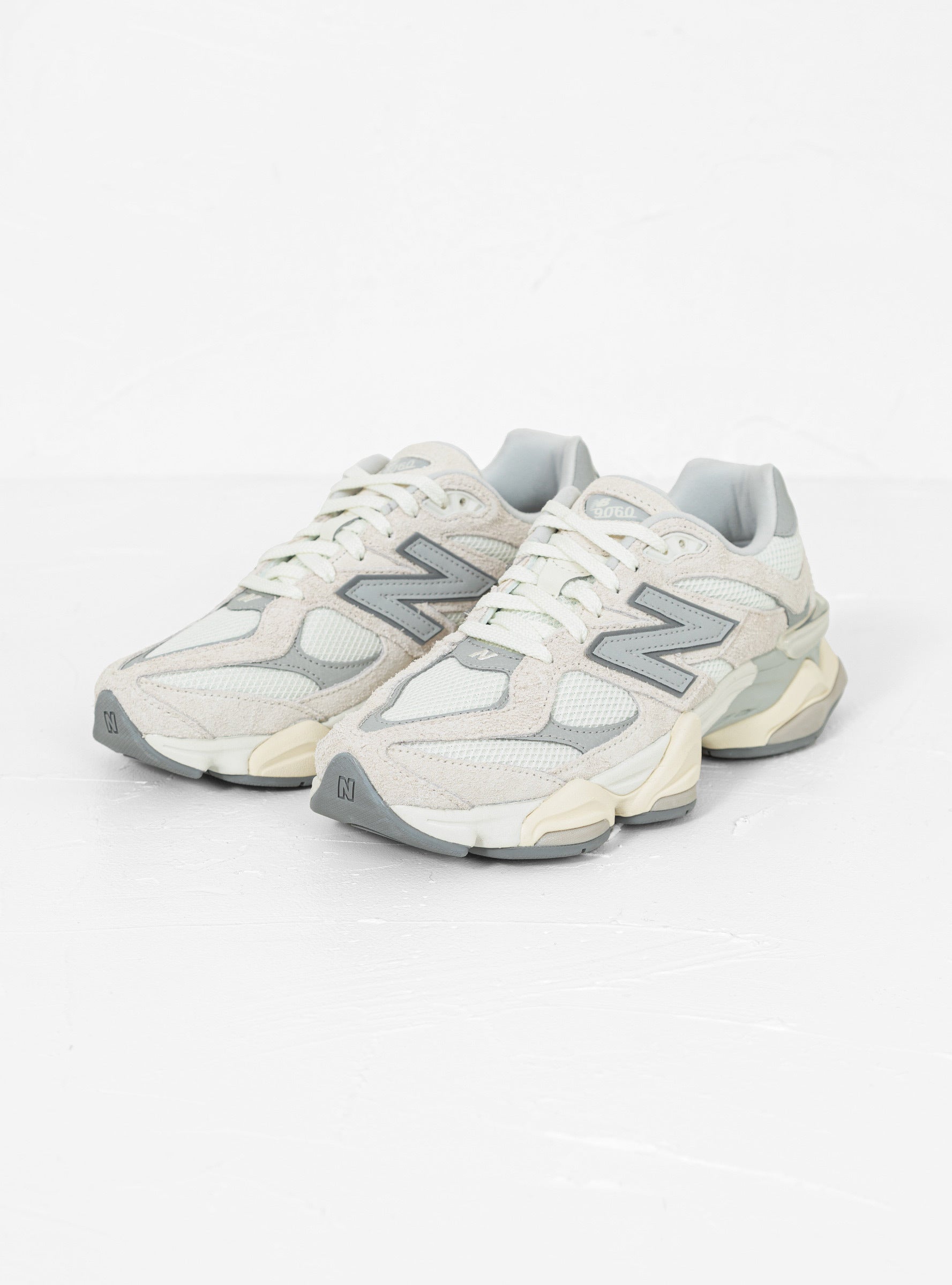 U9060HSC Sneakers Sea Salt & Rain Cloud by New Balance