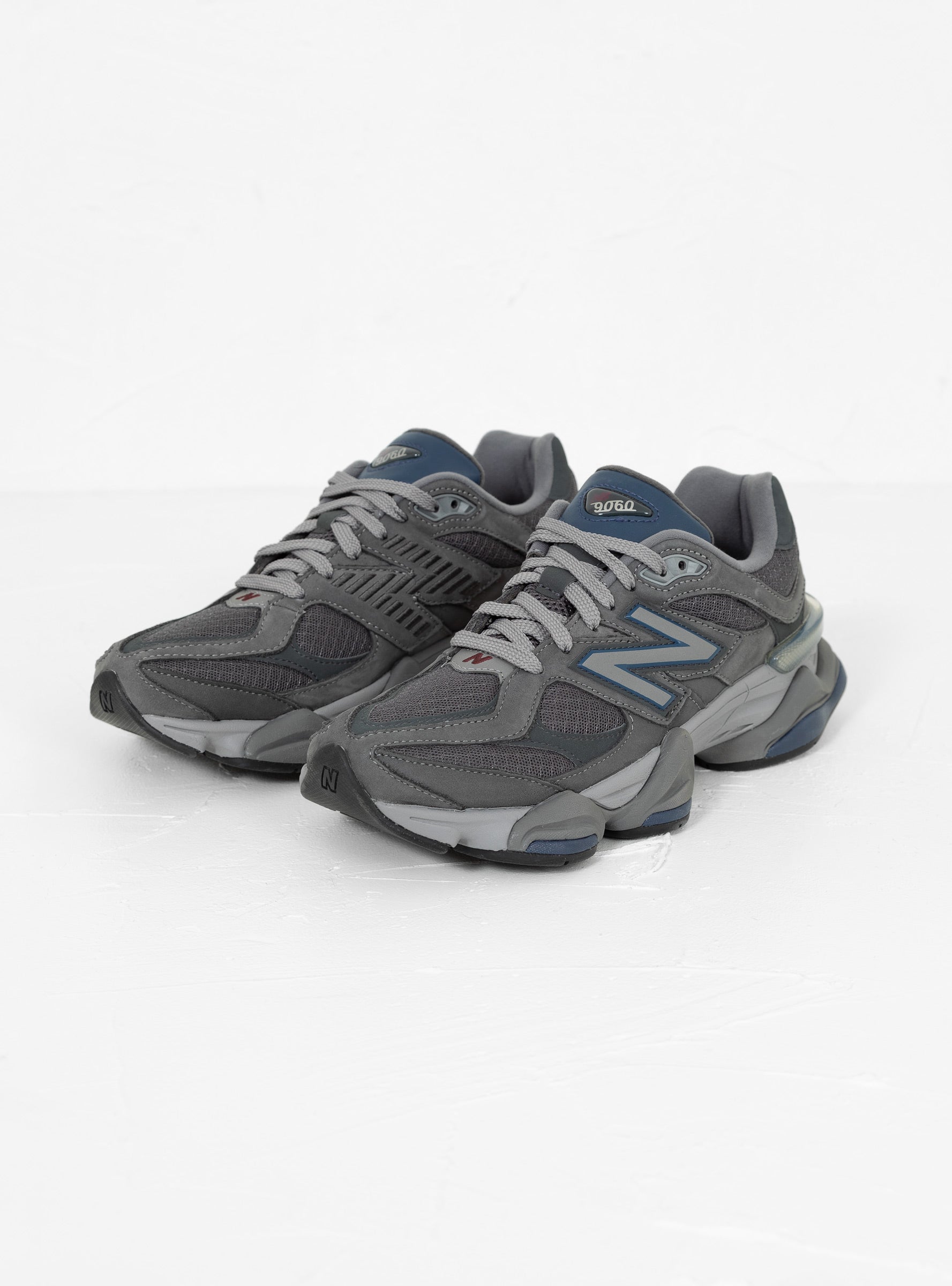 U9060ECC Sneakers Castlerock & NB Navy by New Balance | Couverture