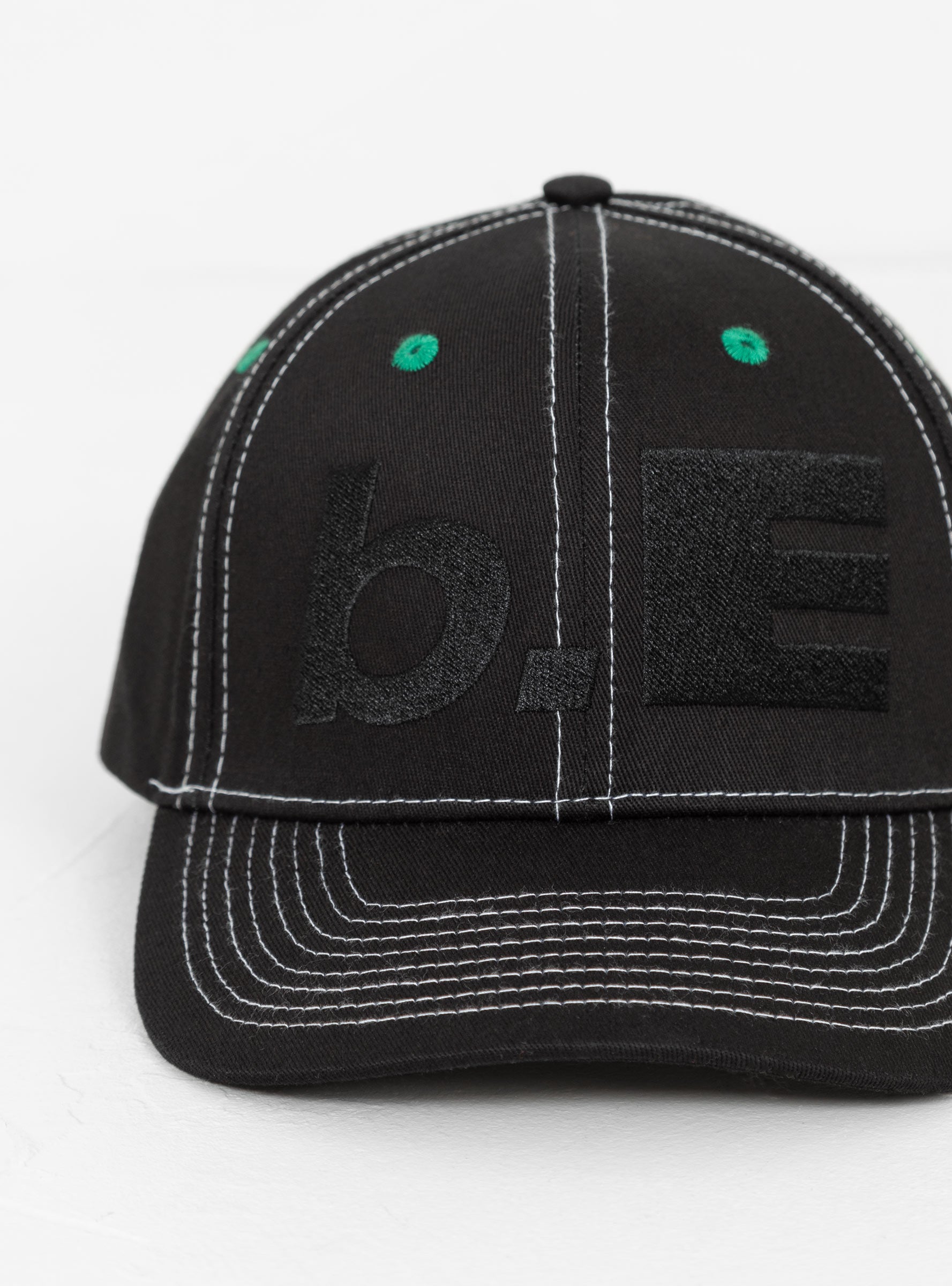 B.E Hat Black By B.Eautiful | Couverture & The Garbstore