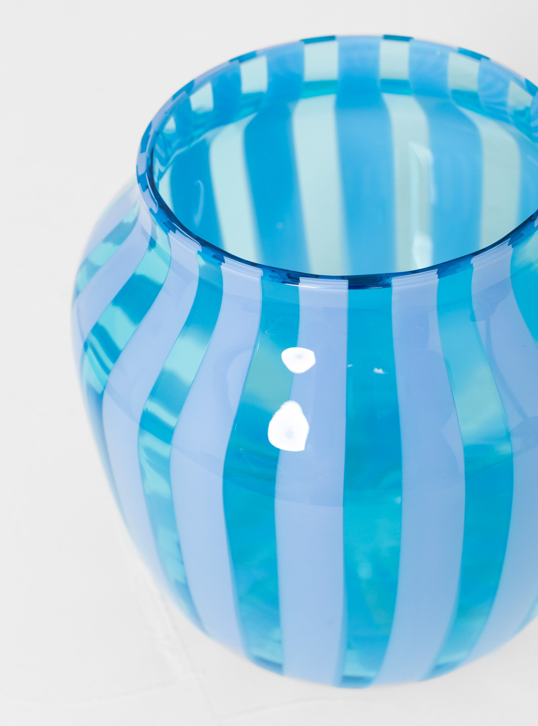 Juice Wide vase in blue - Hay